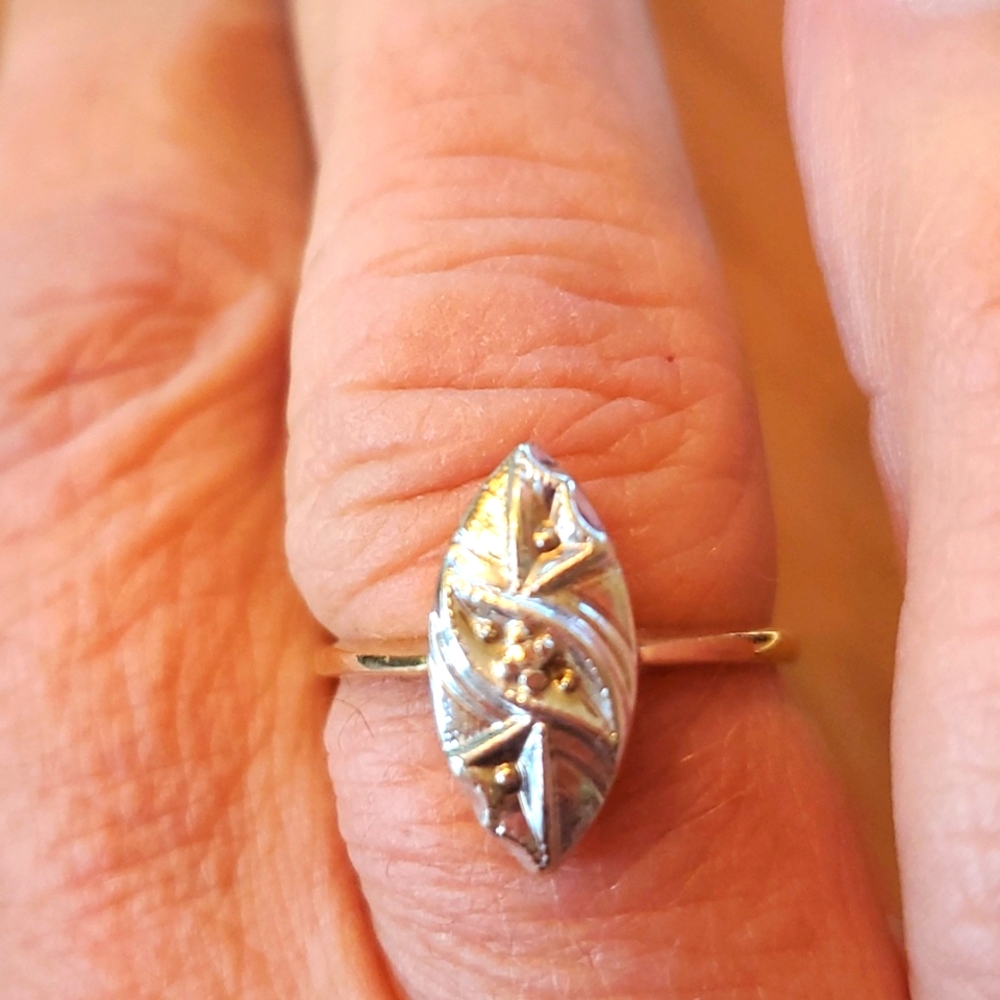 10 Kt Vintage Gold and Silver Diamond Chipped Ring